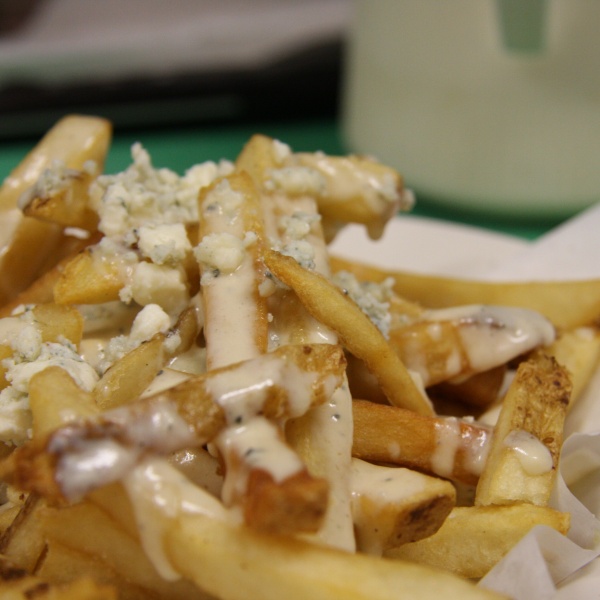 deluxe dutch fries gorgonzola sauce